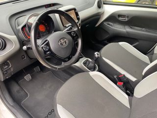 IMPECABLE!!! TOYOTA AYGO XPLAY 5 PUERTAS