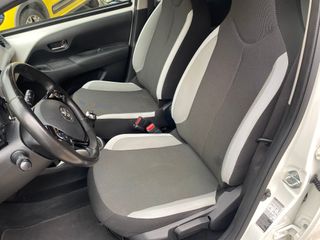 IMPECABLE!!! TOYOTA AYGO XPLAY 5 PUERTAS