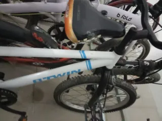 Bicicleta infantil, la blanca