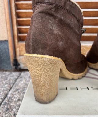 Stivaletti marroni con tacco e pelliccia