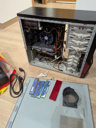 Torre PC Negra y Roja