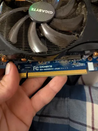 Torre PC Negra y Roja, no funciona la fuente alm.