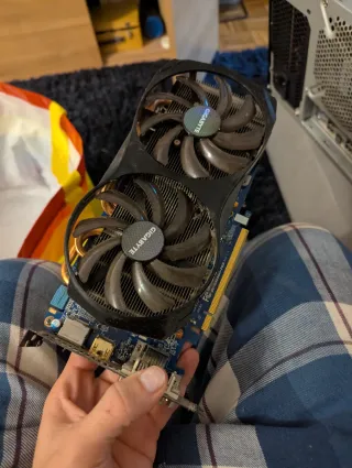 Torre PC Negra y Roja, no funciona la fuente alm.