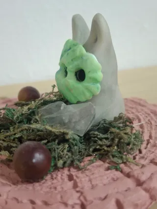 Figura Duende del Bosque con cuarzo blanco