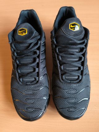 Nike Air Max Plus Negro/Amarillo.