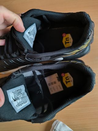 Nike Air Max Plus Negro/Amarillo.