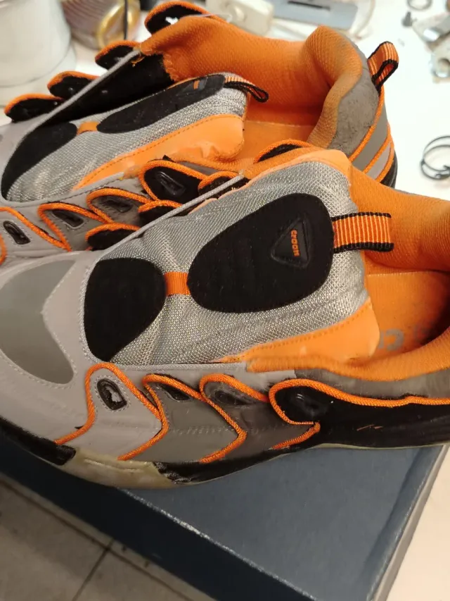 Zapatillas Croon Grises y Naranjas