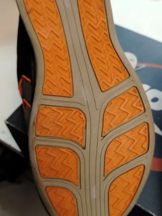 Zapatillas Croon Grises y Naranjas