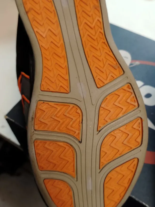 Zapatillas Croon Grises y Naranjas