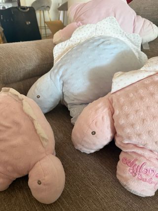 Peluche dinosaurio bebé rosa y azul
