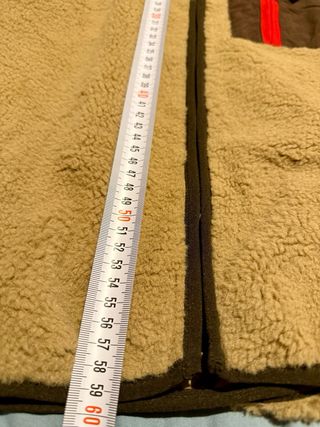 Chaleco beige y marrón con capucha