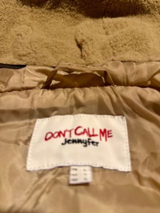 Chaleco beige y marrón con capucha