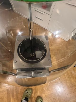 Máquina expendedora de bolas antigua