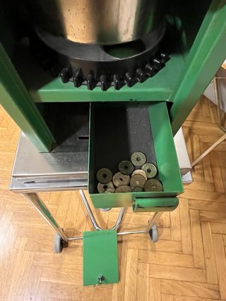 Máquina expendedora de bolas antigua