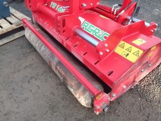 TRITURADORA DE MARTILLO AGRIC TR-140 DESPLAZABLE.