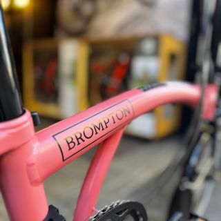 Brompton C-Line Explore M12L Flamingo Pink / Black