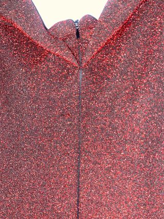 Vestido rojo largo brillante elegante