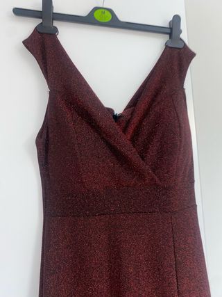 Vestido rojo largo brillante elegante