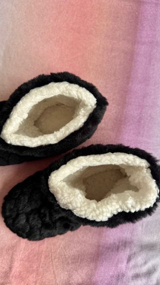 Botas de casa peludas negras