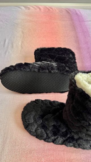 Botas de casa peludas negras