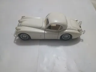 Modellino Jaguar XK 120 Burago 1:24