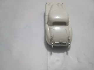 Modellino Jaguar XK 120 Burago 1:24