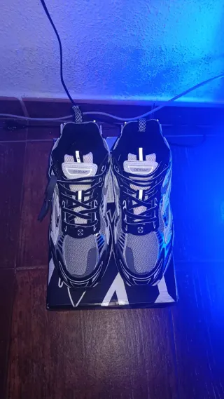 Sneakers Off-White Grigie e Bianche