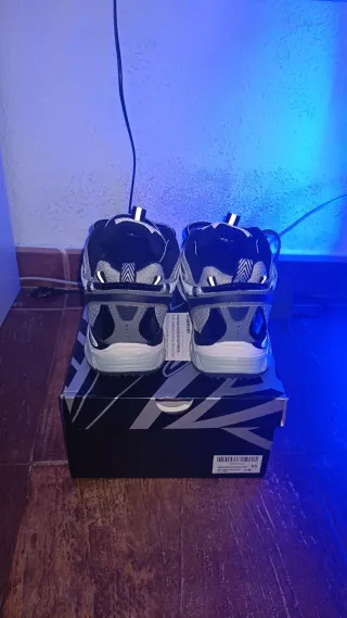 Sneakers Off-White Grigie e Bianche