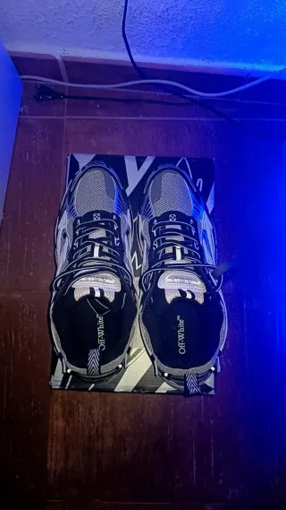 Sneakers Off-White Grigie e Bianche