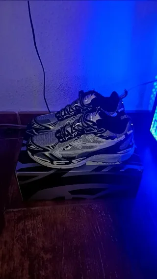 Sneakers Off-White Grigie e Bianche