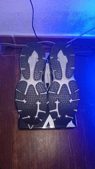 Sneakers Off-White Grigie e Bianche