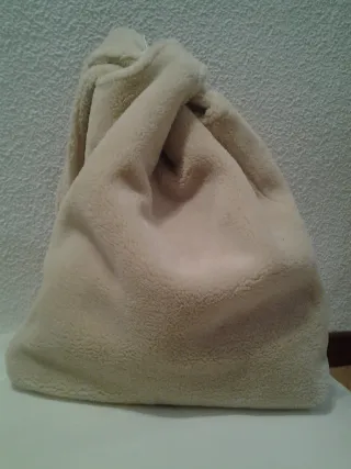 Bolso borreguillo Pull&Bear beige