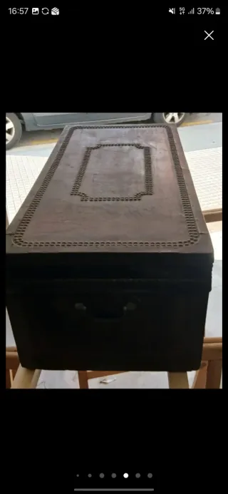 Baúl Arca de Alcanfor rodeado de cuero