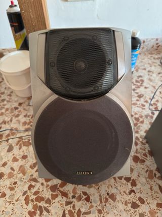 Altavoces Aiwa Plata y Negro