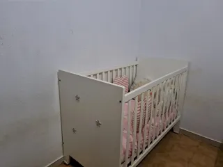 Cuna de bebé blanca sin usar