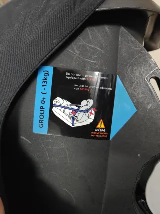 Silla de coche "huevo" para bebé.