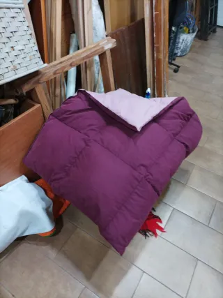 Edredón de plumas rosa y morado