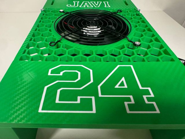 Pieza para secador verde con número 24