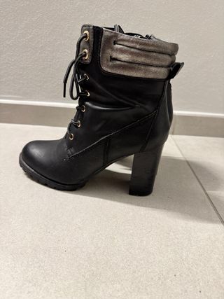 Stivali neri donna con lacci