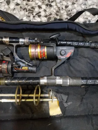 Fodero per canne da pesca 2 canne 2 mulinelli 2 picchetti