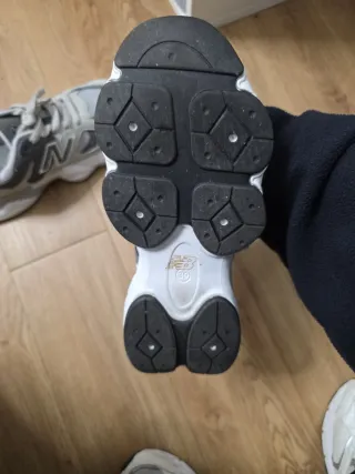 Tenis New Balance Gris/Blanco Talla 39