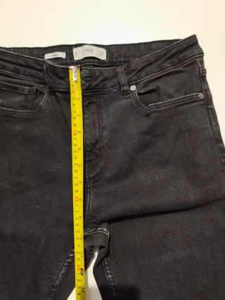 Pantalones vaqueros negros acampanados