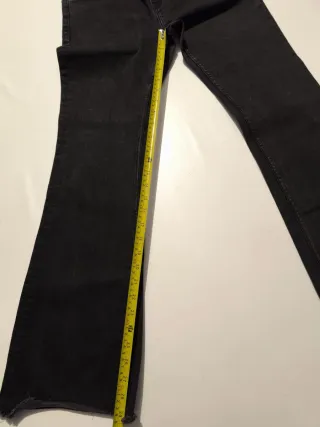 Pantalones vaqueros negros acampanados