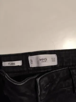 Pantalones vaqueros negros acampanados