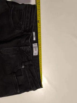 Pantalones vaqueros negros acampanados