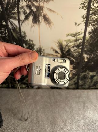 Nikon Coolpix L4 Prata