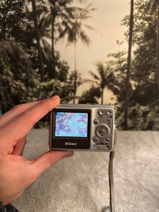 Nikon Coolpix L4 Prata