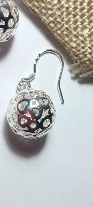 Pendientes colgantes esfera corazones plata