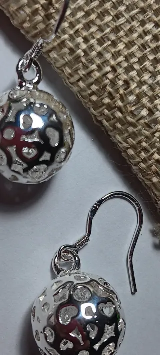 Pendientes colgantes esfera corazones plata