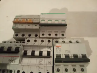 Automático de 4polos 70E cada uno 25/30/40/63A